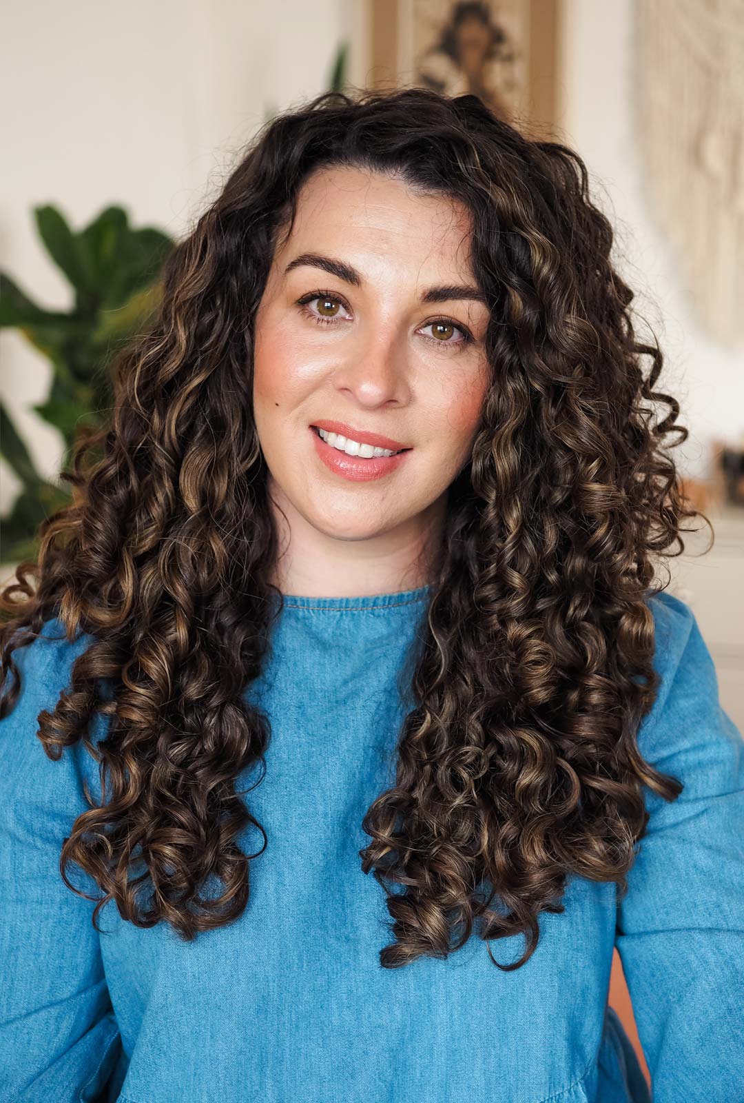 Collarbone Curls with Subtle Highlights Collarbone Curls with Subtle Highlights — Trendy Curly Hair Down
