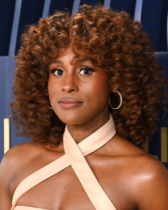 Collarbone Curls with Caramel Highlights and Layers Collarbone Curls with Caramel Highlights and Layers — Trendy Curly Hair Down