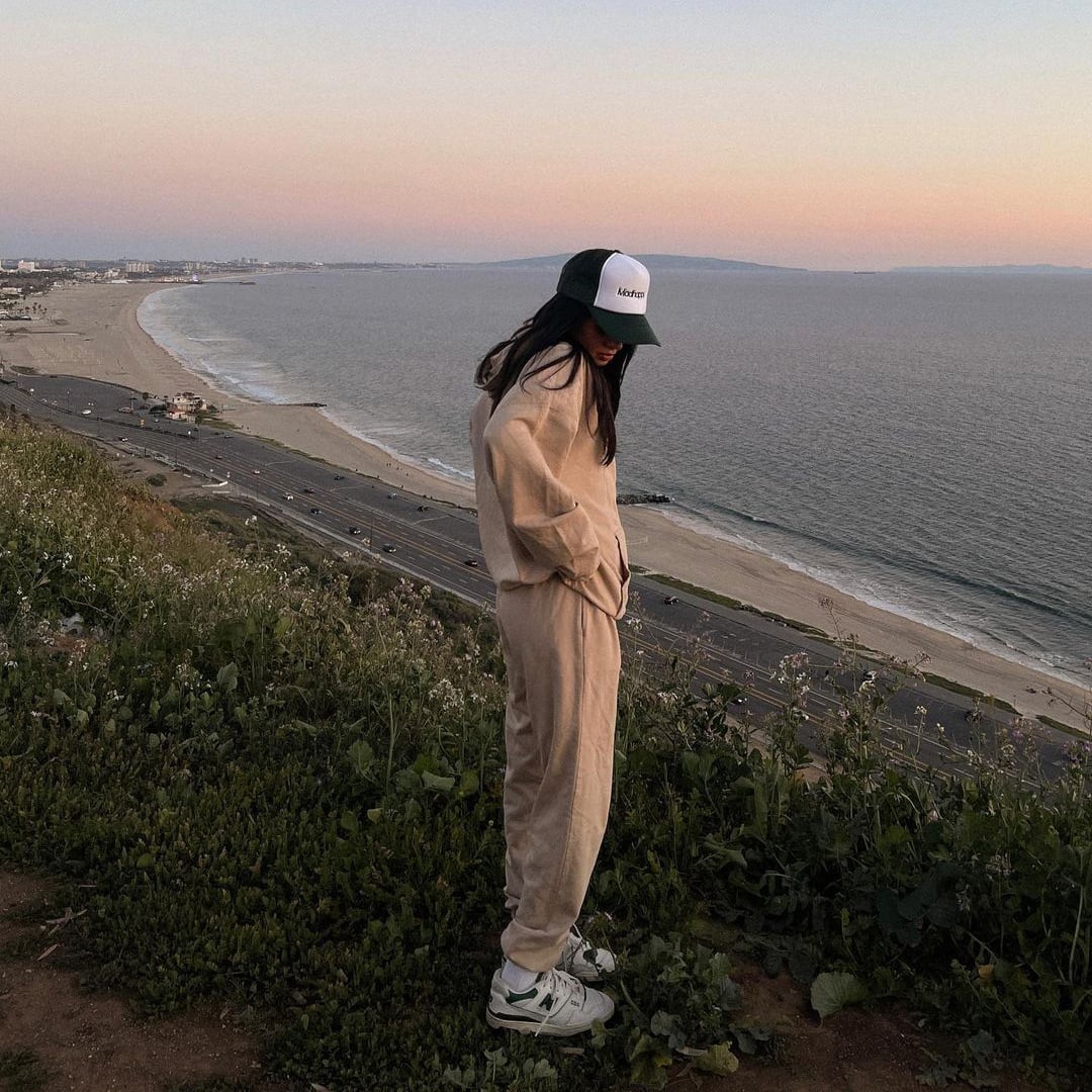 Matching Beige Sweatshirt and Pants Set — Trendy Cute Hiking Outfit