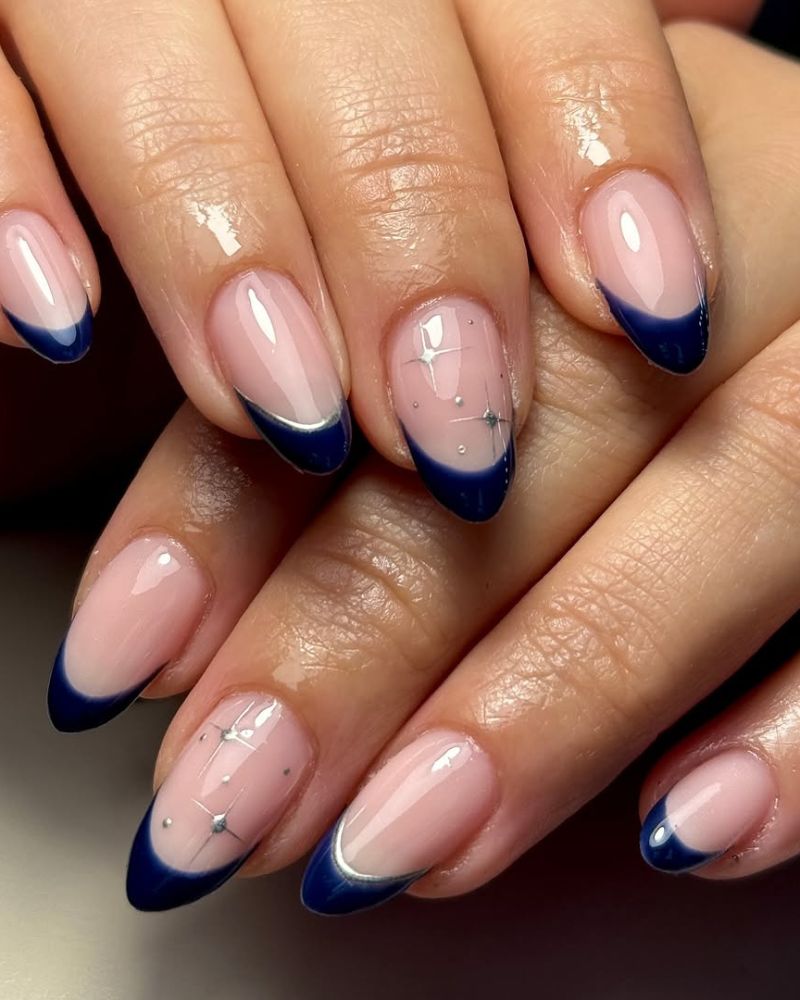 Dark Blue French Tip Silver Star Medium Almond Nails — Trendy Dark Blue Nails