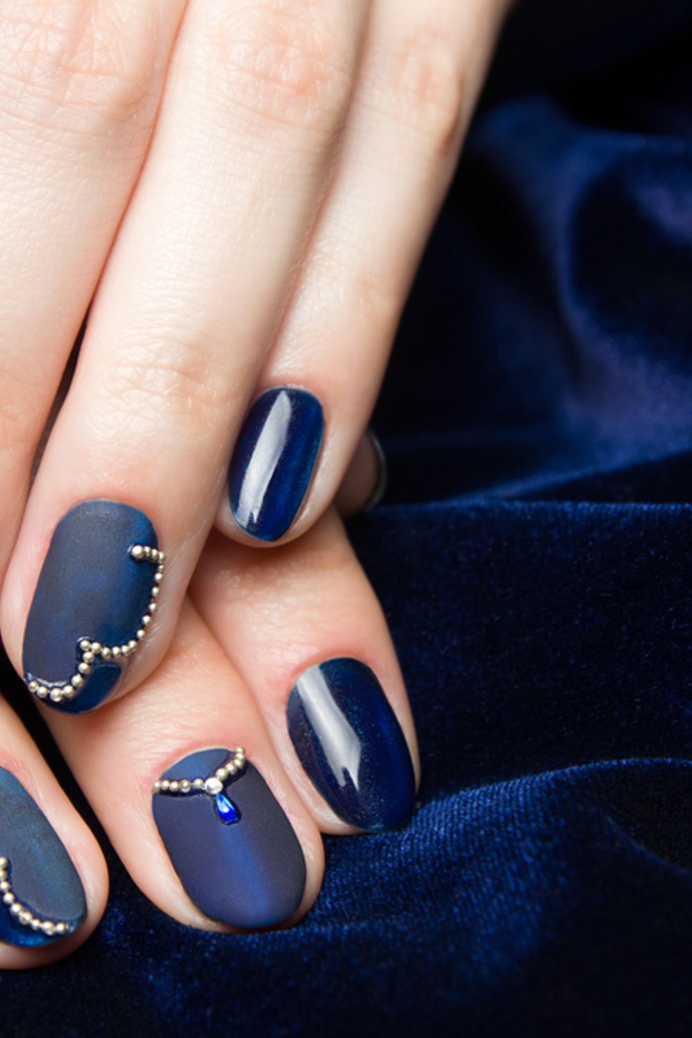 Matte Glossy Dark Blue Gold Bead Short Oval Nails — Trendy Dark Blue Nails