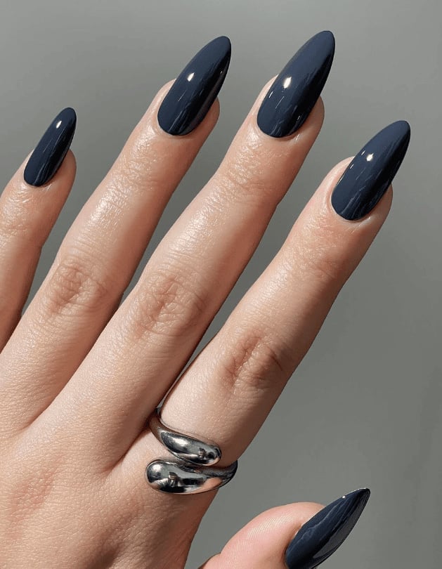 Glossy Dark Blue Short Almond Nails — Trendy Dark Blue Nails