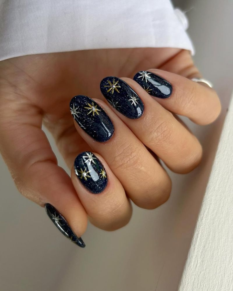 Starry Night Dark Blue Glitter Short Almond Nails — Trendy Dark Blue Nails