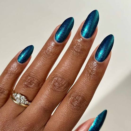 Teal Cat-Eye Short Almond Nails — Trendy Dark Blue Nails