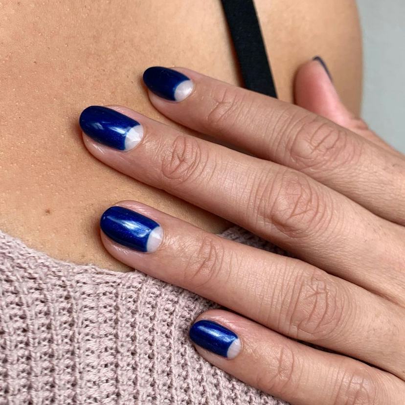 Deep Blue Velvet Cat-Eye Short Oval Nails — Trendy Dark Blue Nails