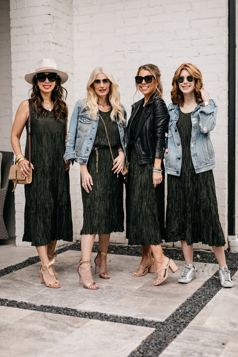 Dark green crinkled midi dresses with casual layering — Trendy Dark Green Dress