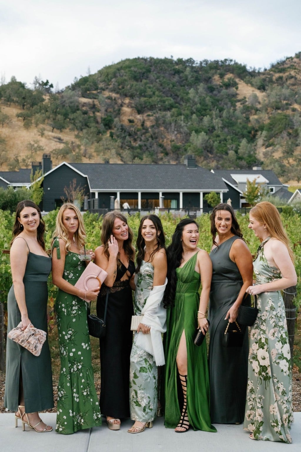 Assorted dark green dresses for a garden party — Trendy Dark Green Dress