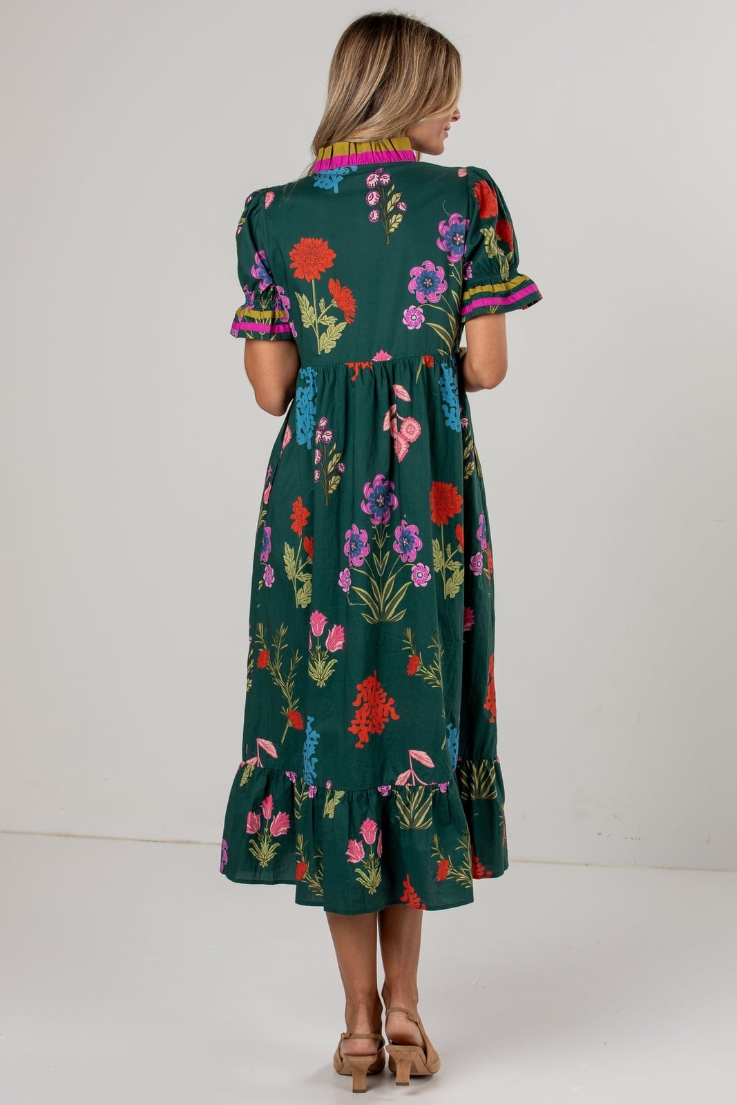 Dark green floral print midi dress with puff sleeves, Close-Up Take — Trendy Dark Green Dress