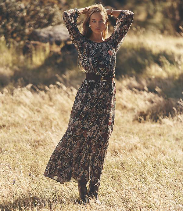 Dark Bohemian Print Maxi Dress With Long Sleeves — Trendy Dress with Sleeves