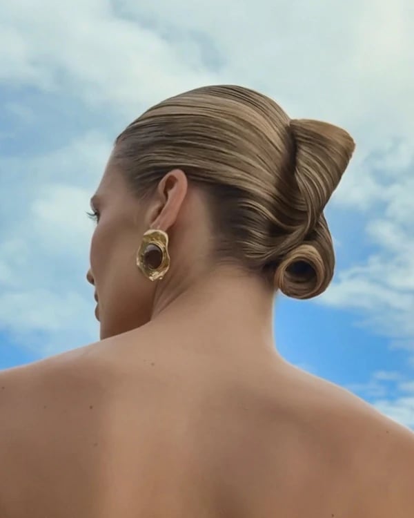 Sculpted Dark Blonde Chignon Sculpted Dark Blonde Chignon — Trendy Elegant Updo