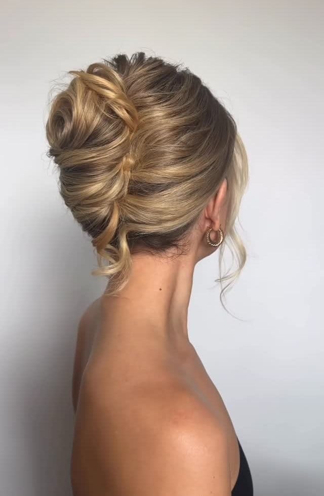 Blonde Sculpted Twisted Chignon, Wavy Blonde Sculpted Twisted Chignon, Wavy — Trendy Elegant Updo