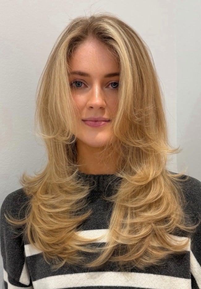 TRENDY Golden Blonde Long Layered Hair with Face-Framing Curtain Bangs