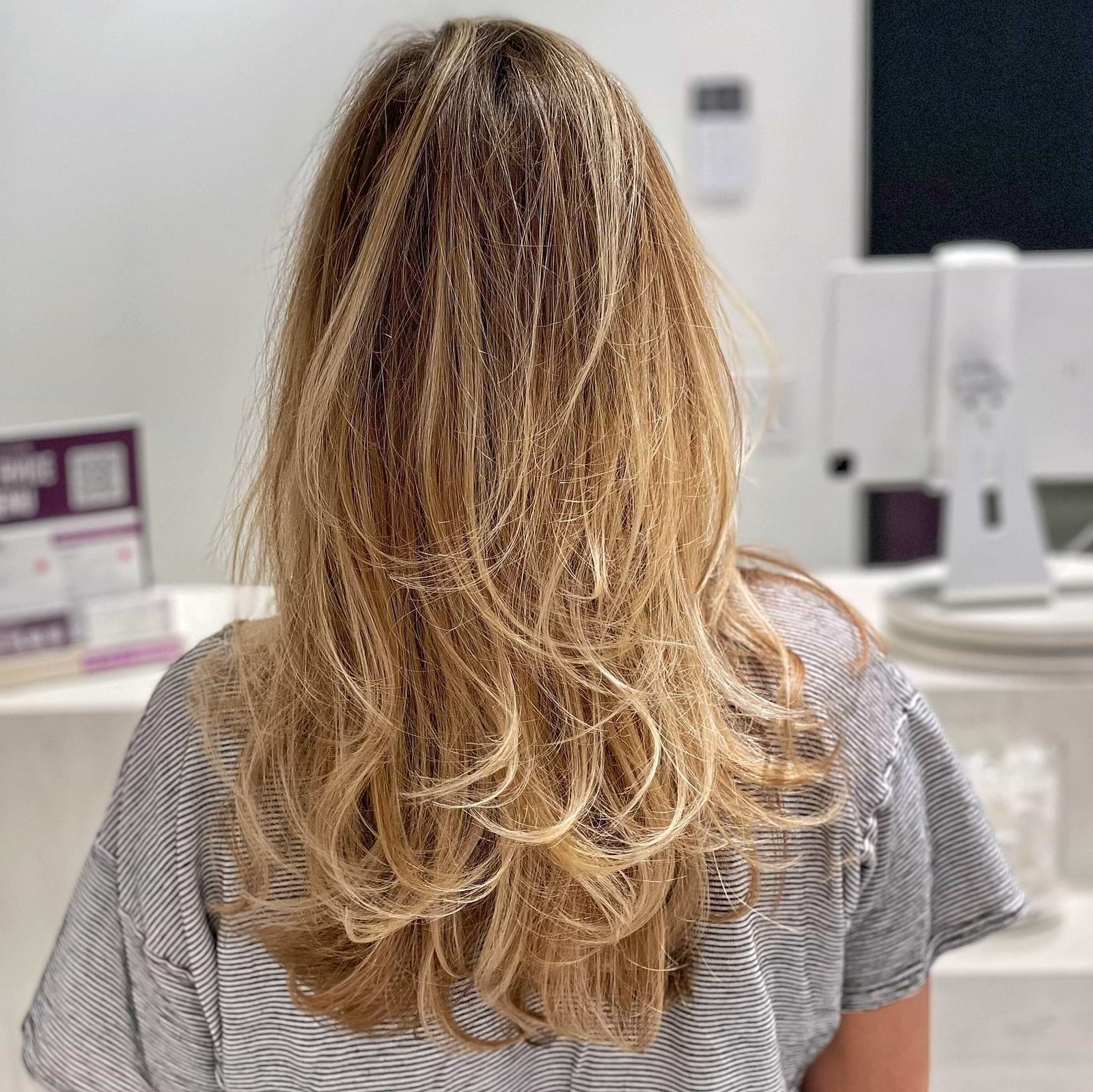 Collarbone Layers With Golden Blonde Balayage — Trendy Golden Blonde Hair
