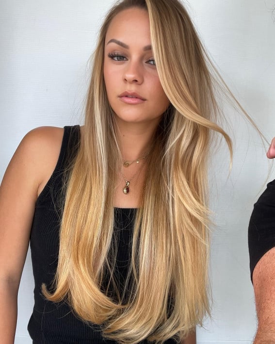 Mid-Back Golden Blonde With Lighter Highlights, Wavy — Trendy Golden Blonde Hair