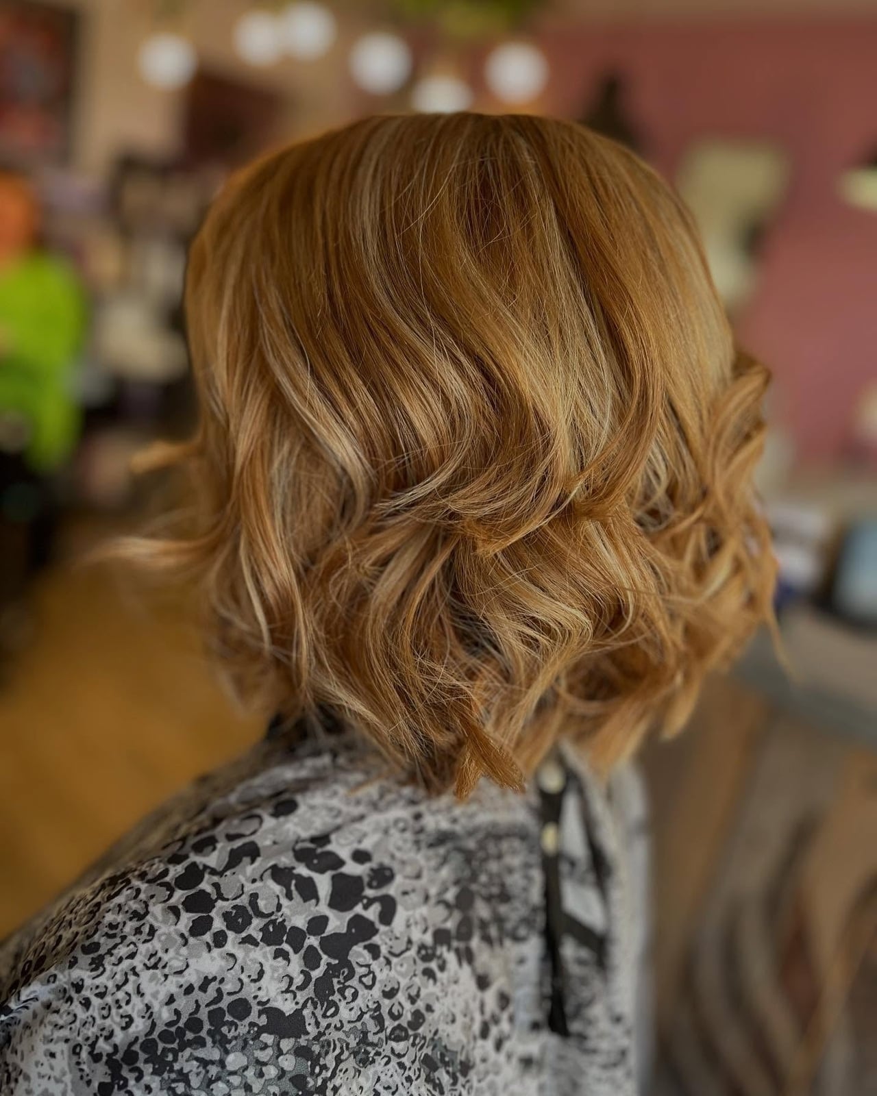 Chin Length Bob With Wavy Golden Blonde — Trendy Golden Blonde Hair
