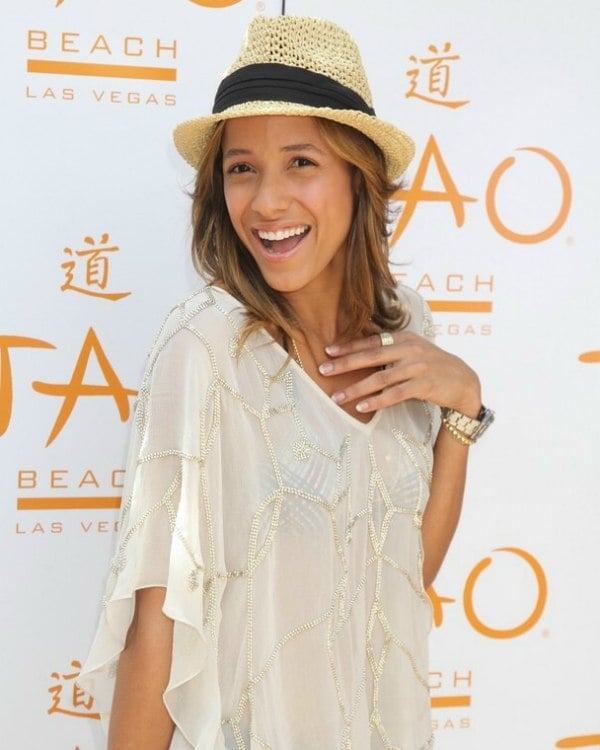 Shoulder Length Waves with Honey Balayage and Fedora Shoulder Length Waves with Honey Balayage and Fedora — Trendy Hair with Hat