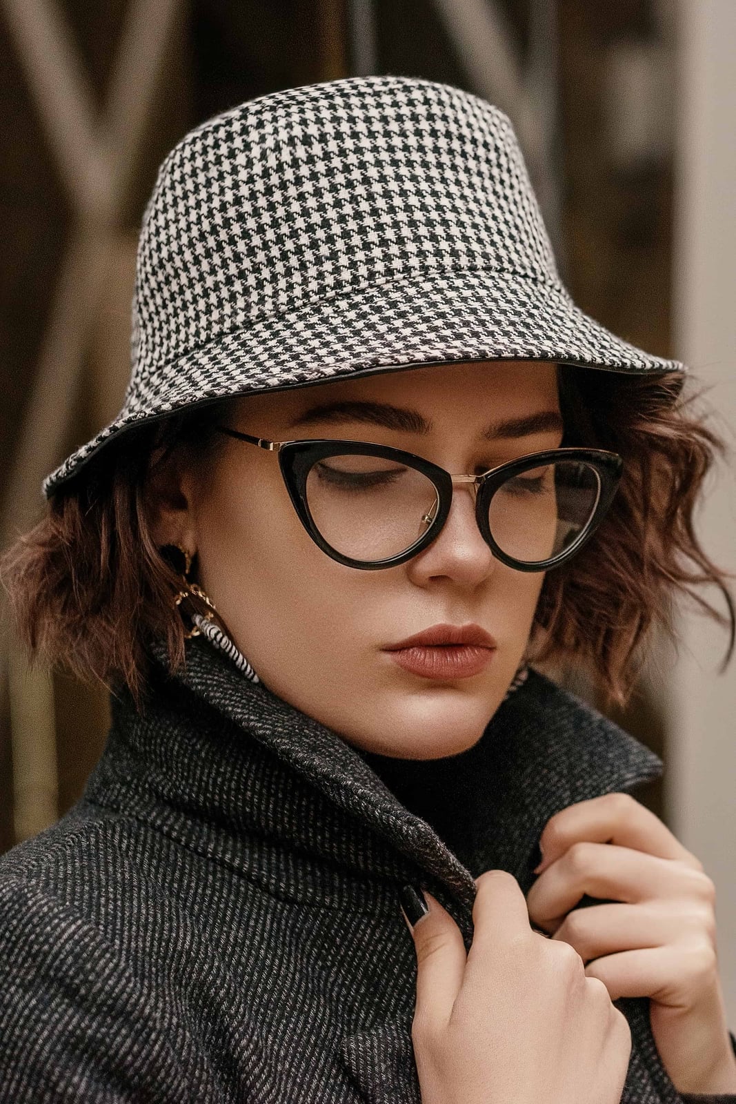 Chin Length Wavy Bob with Bucket Hat Chin Length Wavy Bob with Bucket Hat — Trendy Hair with Hat