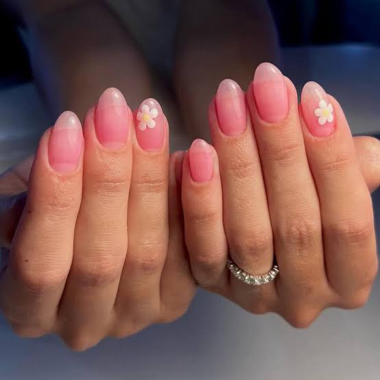 Short-Medium Oval Sheer Pink White Floral Glossy Nails — Trendy Japan Nails