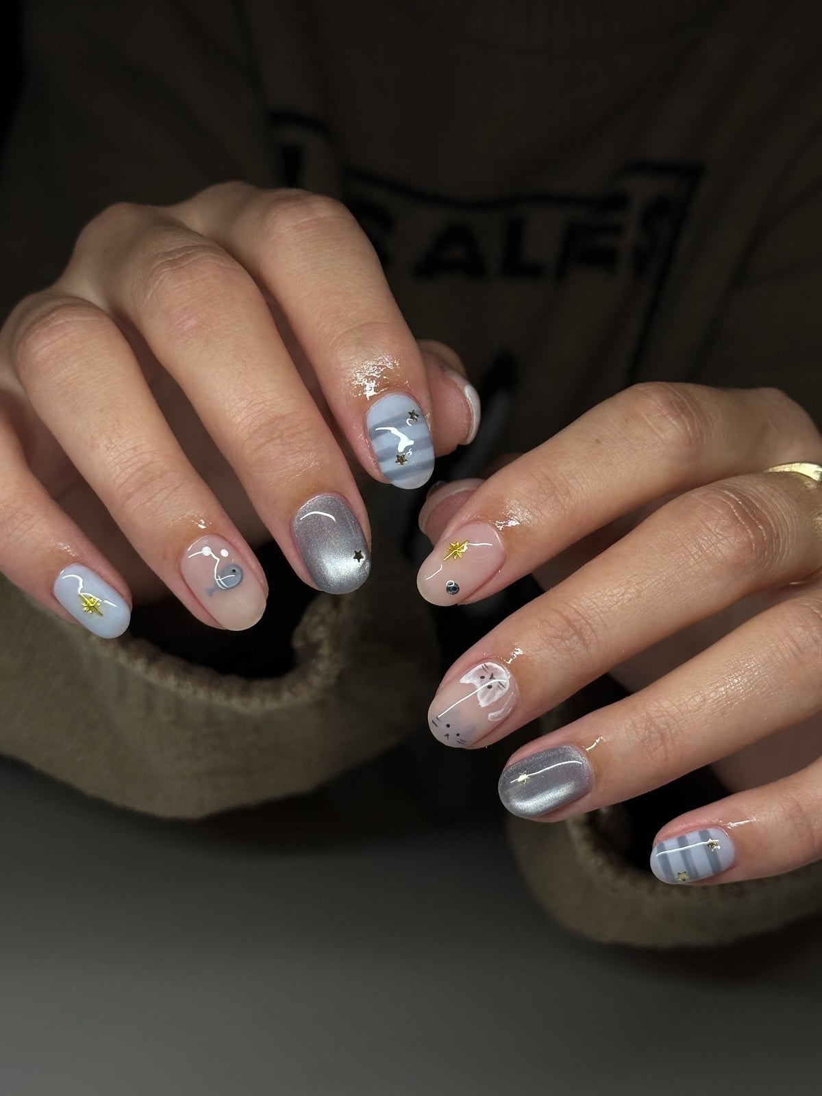 Short Oval Celestial Cat Eye Light Blue Silver Nails — Trendy Japan Nails