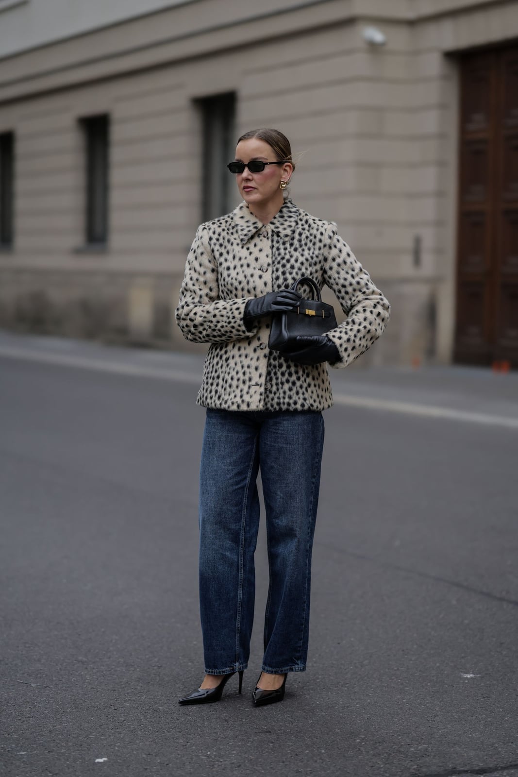 Oversized Leopard Jacket Styles Wide Leg Jeans — Trendy Leopard Print Outfits