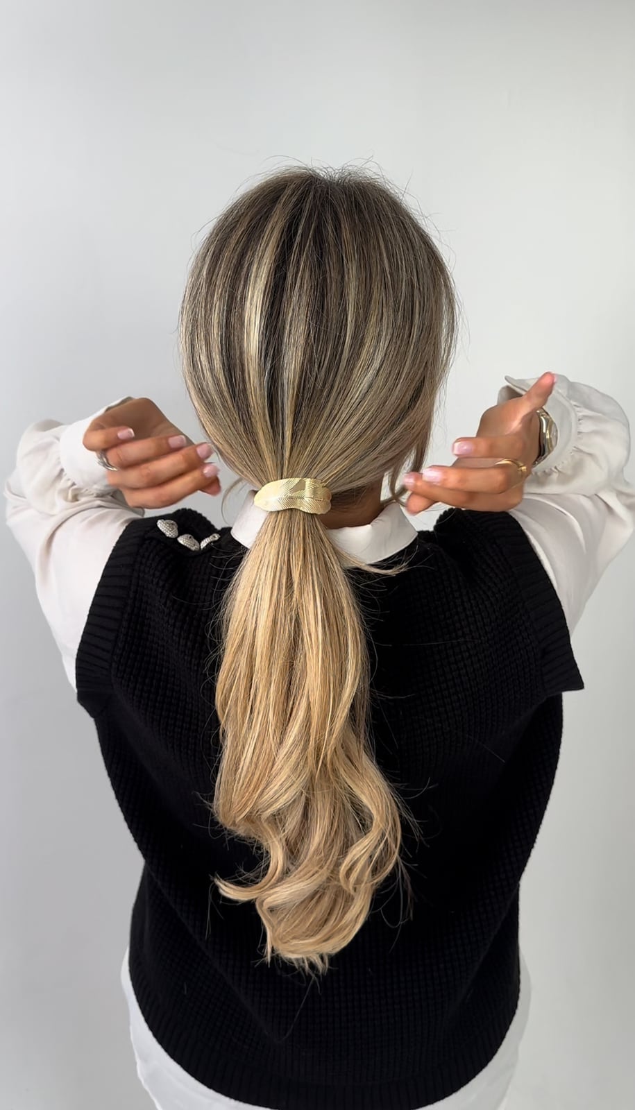 Ash Blonde Low Ponytail With Root Shadow Ash Blonde Low Ponytail With Root Shadow — Trendy Low Ponytail Hairstyles