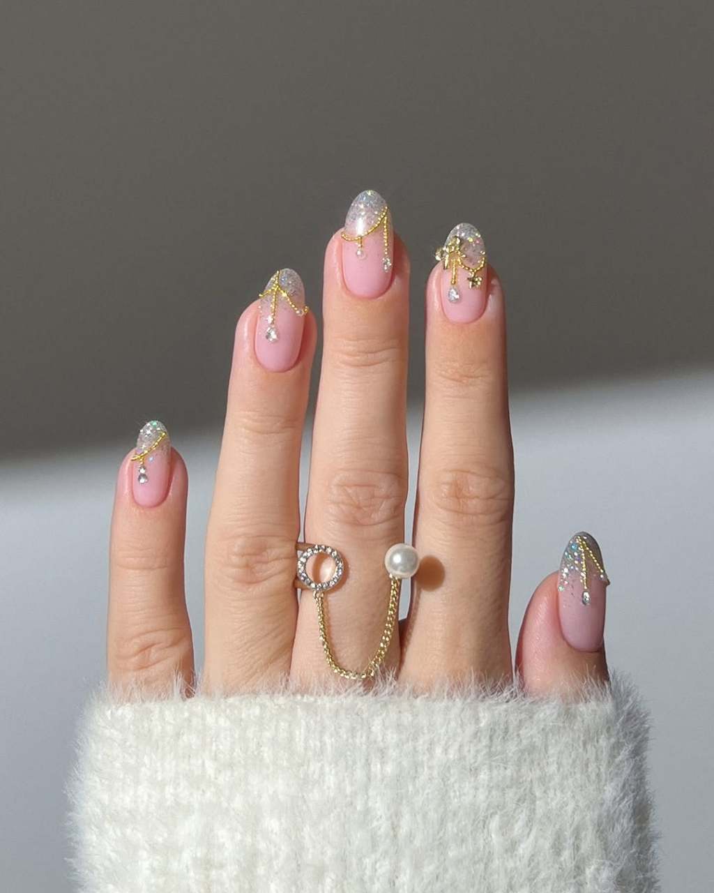 Medium Oval Floral Accent Nails — Trendy Luxury Nails