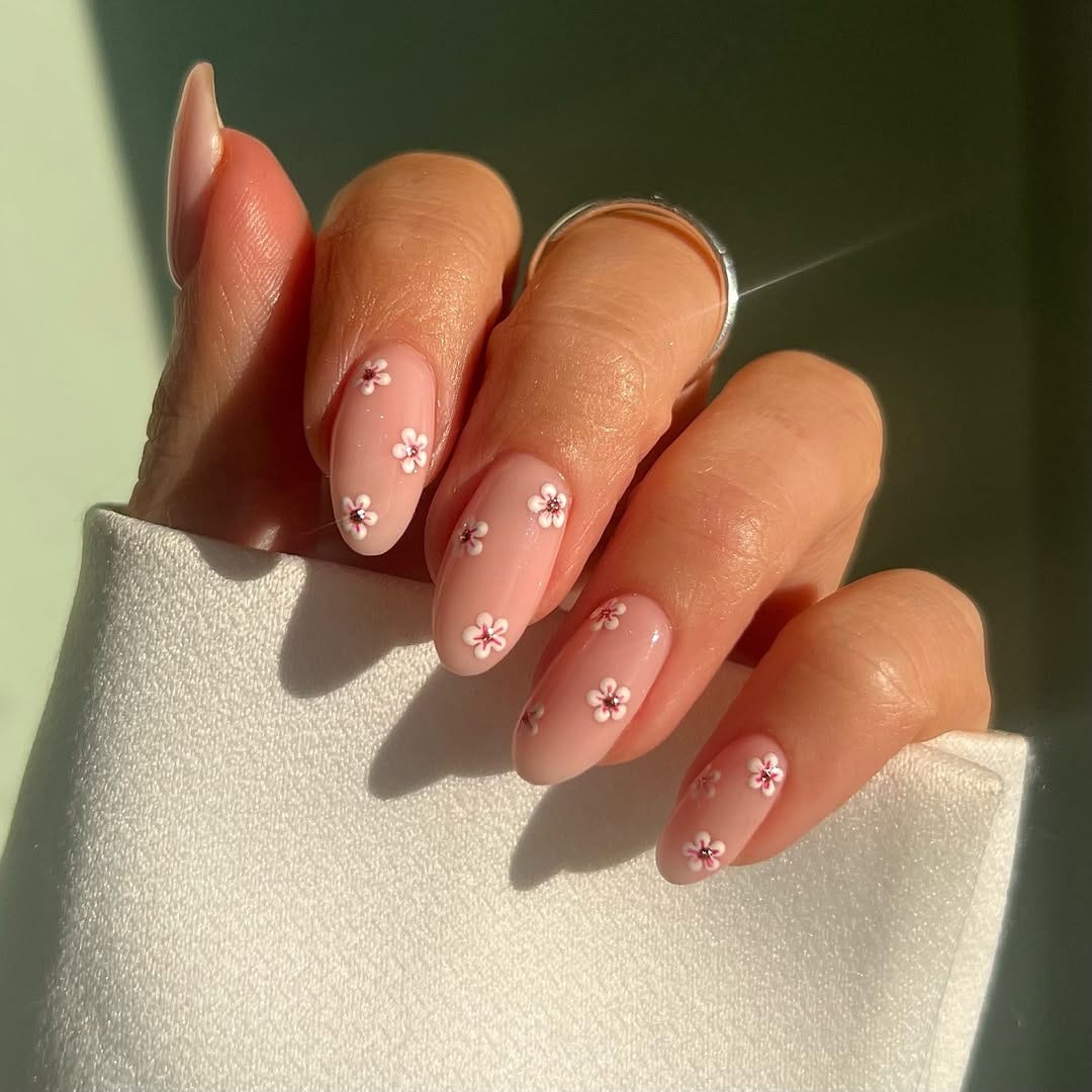 Short Almond Floral Accent Nails — Trendy Luxury Nails