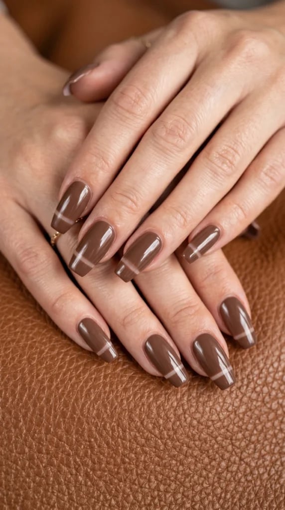 Short Coffin Minimalist Line Nails — Trendy Luxury Nails