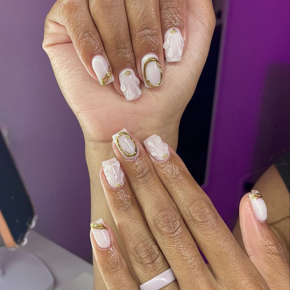 Short Oval Ombre Brown Beige Nails — Trendy Luxury Nails