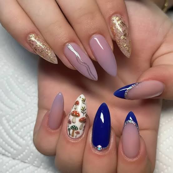Short Square 3D Gold Geometric Nails — Trendy Luxury Nails