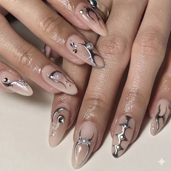Medium Almond Chrome Line Nails — Trendy Luxury Nails