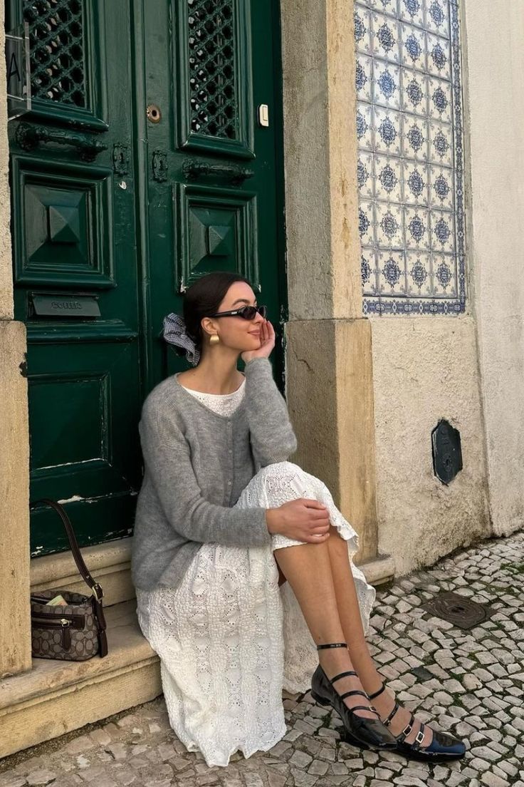 Black Mary Janes with Lace Dress and Oversized Cardigan Black Mary Janes with Lace Dress and Oversized Cardigan — Trendy Mary Janes Outfit