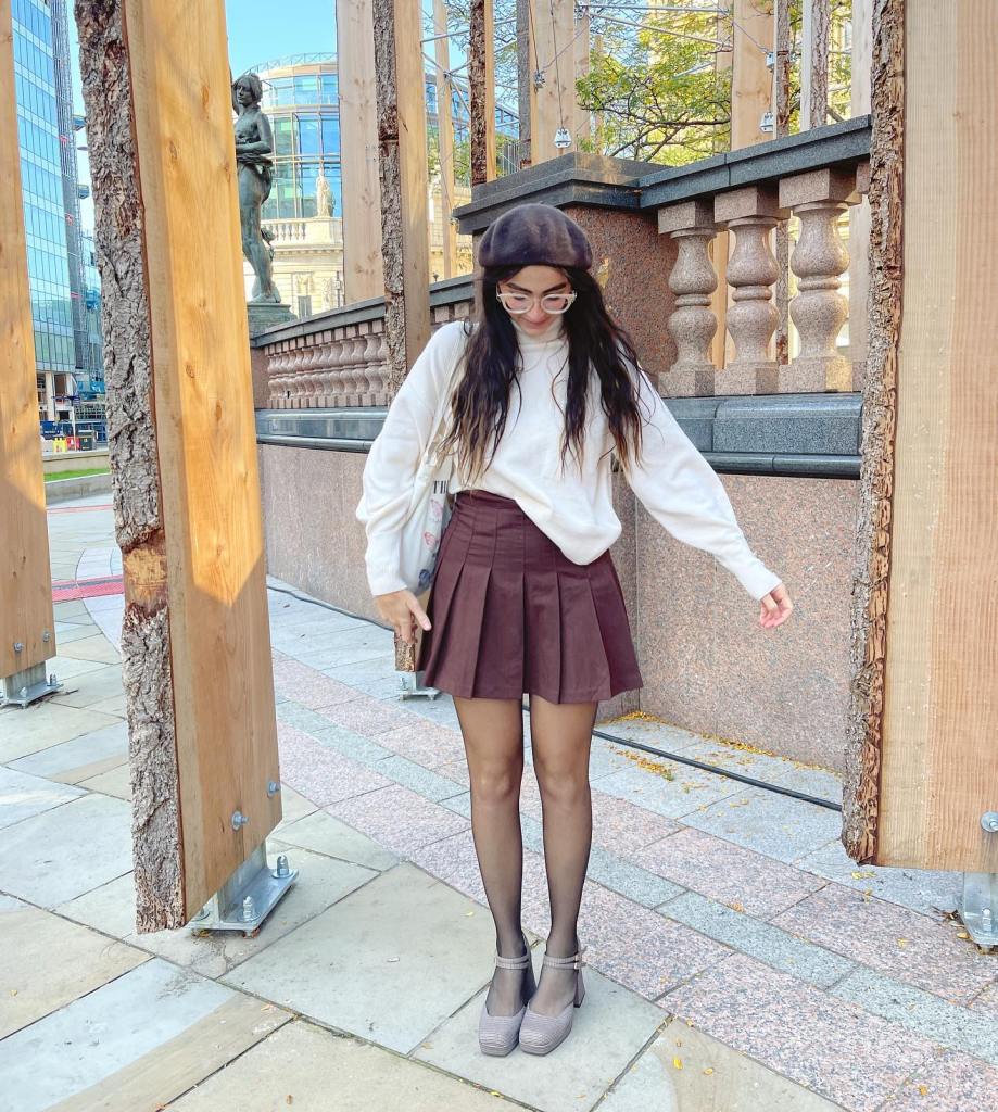 Gray Mary Jane Heels with Pleated Skirt and Oversized Sweater Gray Mary Jane Heels with Pleated Skirt and Oversized Sweater — Trendy Mary Janes Outfit