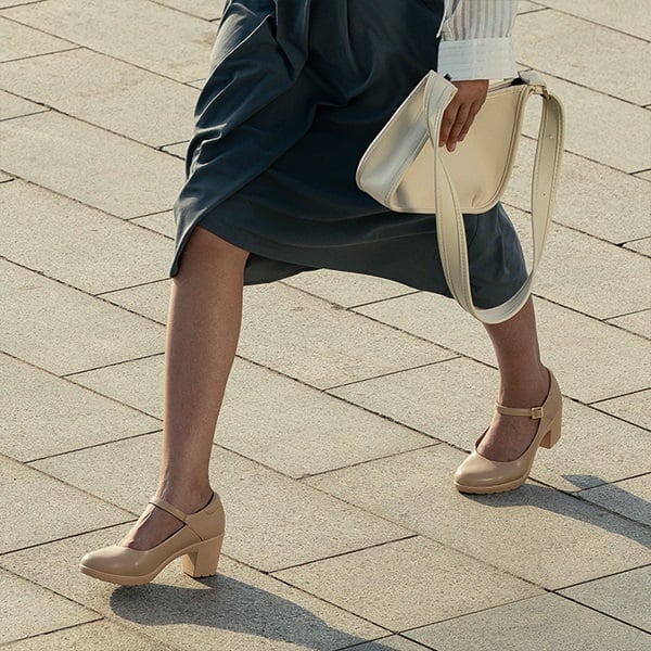 Nude Block Heel Mary Janes with Gray Trousers and Cream Top Nude Block Heel Mary Janes with Gray Trousers and Cream Top — Trendy Mary Janes Outfit