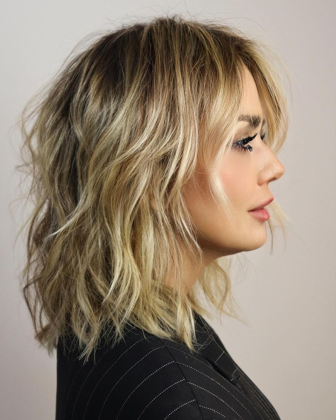 Collarbone Shag With Textured Layers Collarbone Shag With Textured Layers — Trendy Medium Hair