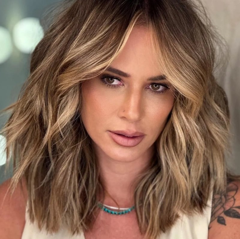 Collarbone Lob With Face-Framing Layers Collarbone Lob With Face-Framing Layers — Trendy Medium Hair
