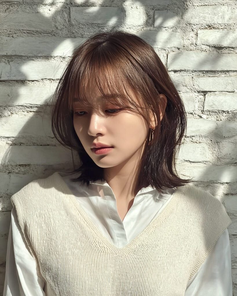 Chin Length Shag With Wispy Bangs Chin Length Shag With Wispy Bangs — Trendy Medium Hair