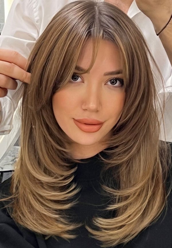 Collarbone Layers With Curtain Bangs Collarbone Layers With Curtain Bangs — Trendy Medium Hair