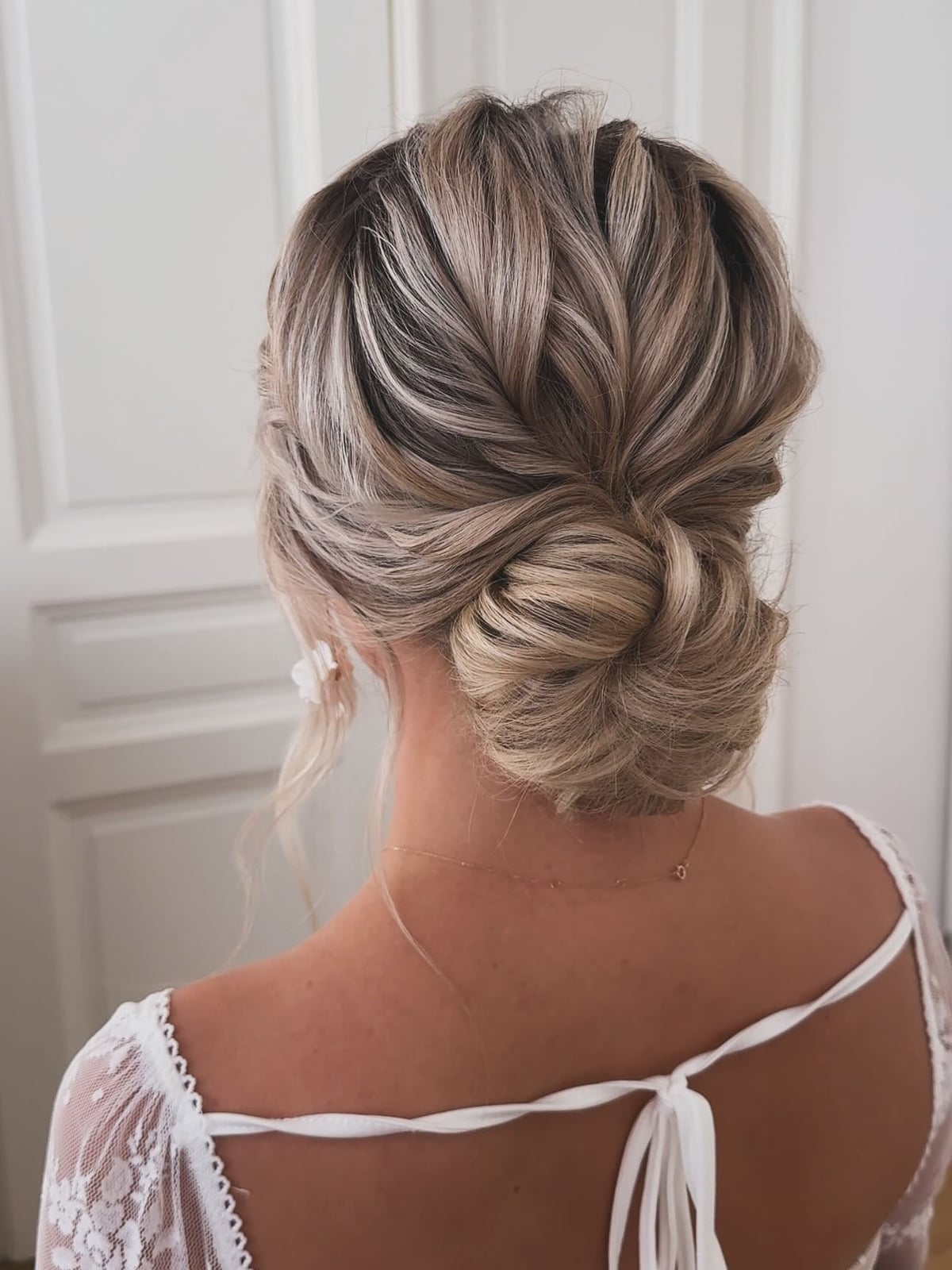 Romantic Ash Blonde Bun With Soft Texture Romantic Ash Blonde Bun With Soft Texture — Trendy Natural Bun
