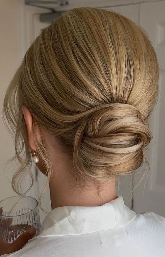 Romantic Bridal-Inspired Messy Bun Romantic Bridal-Inspired Messy Bun — Trendy Natural Bun