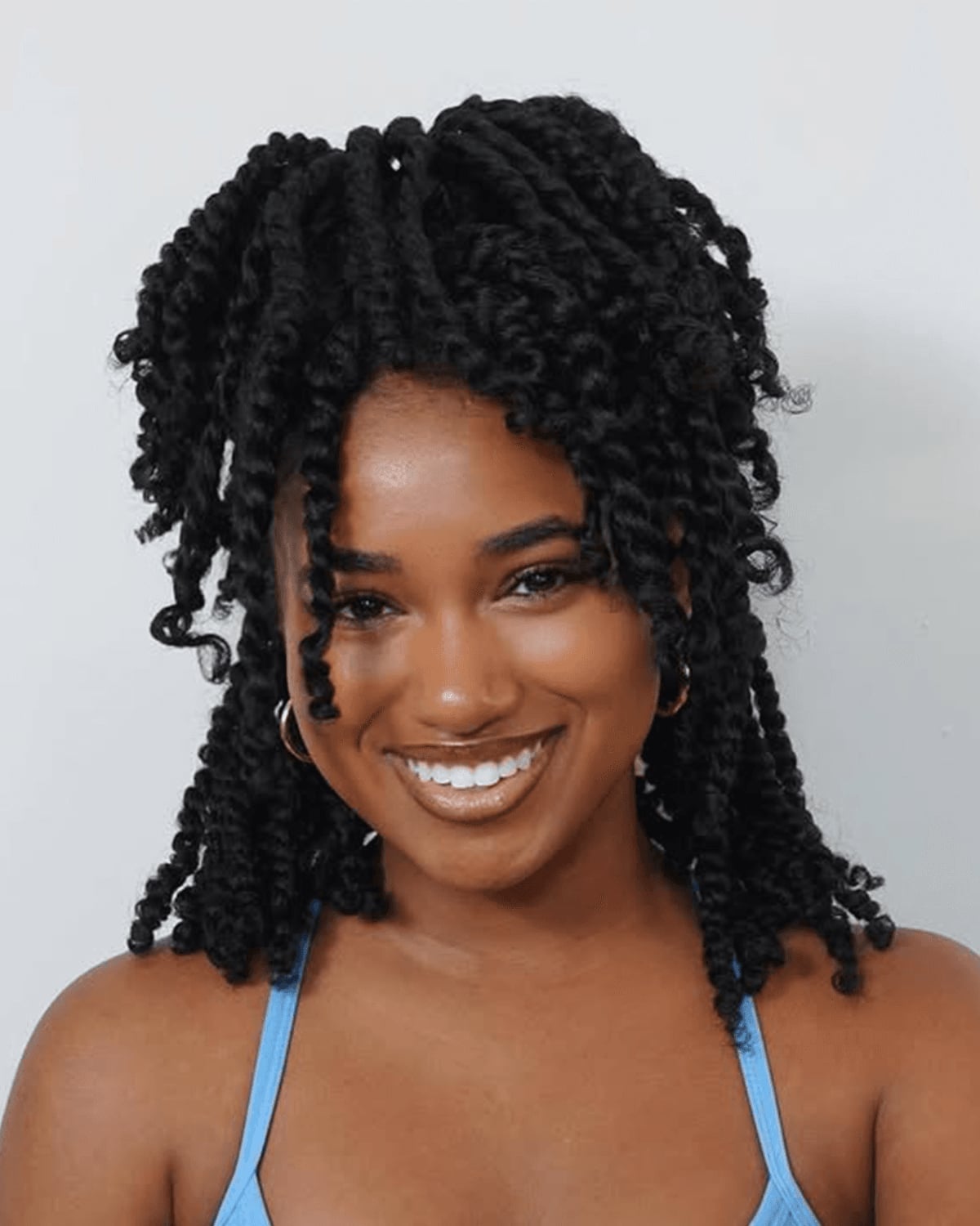 Mid-Back Waves With Curtain Bangs Mid-Back Waves With Curtain Bangs — Trendy Natural Hair