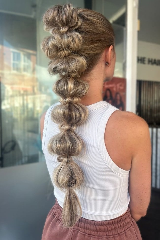 Bubble Ponytail With Wavy Texture Bubble Ponytail With Wavy Texture — Trendy Pony Hairstyles