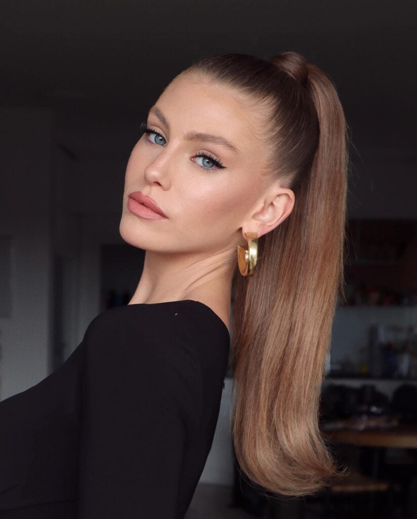 Blonde Ponytail Voluminous Loose Waves Blonde Ponytail Voluminous Loose Waves — Trendy Pony Hairstyles