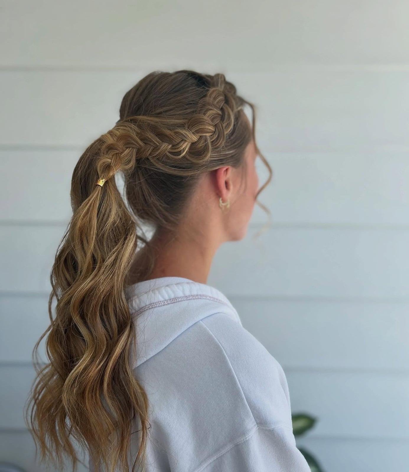 Blonde Ponytail With Intricate Braid Detail Blonde Ponytail With Intricate Braid Detail — Trendy Pony Hairstyles