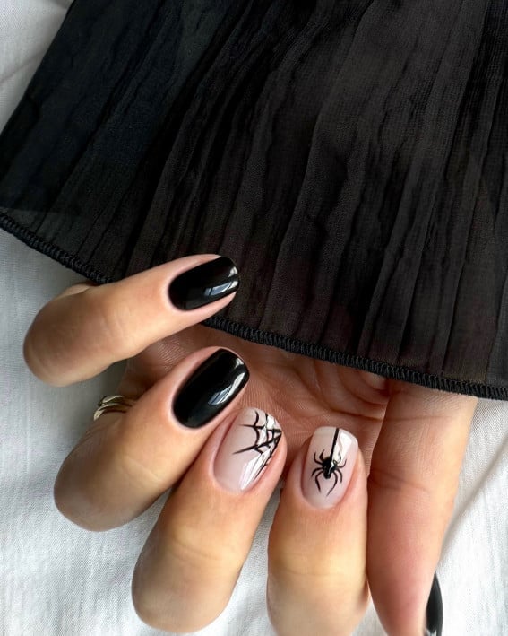 Halloween Black And Nude Nails With Spiderwebs — Trendy Short Black Nails