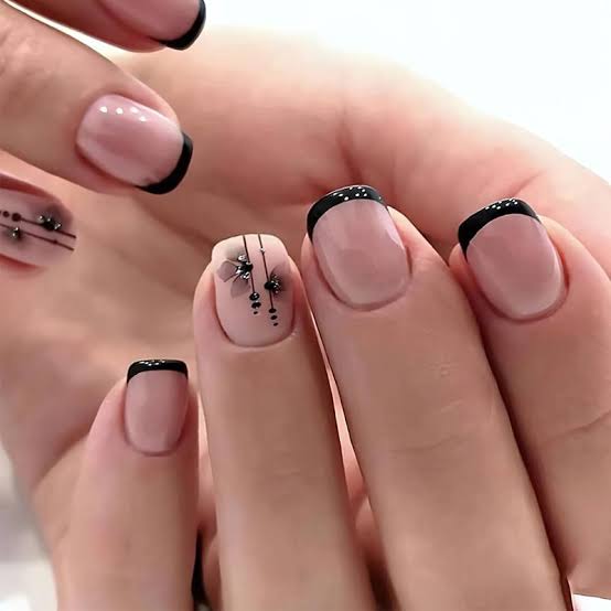 Short Almond Nails With Black French Tip And Floral Accent — Trendy Short Black Nails