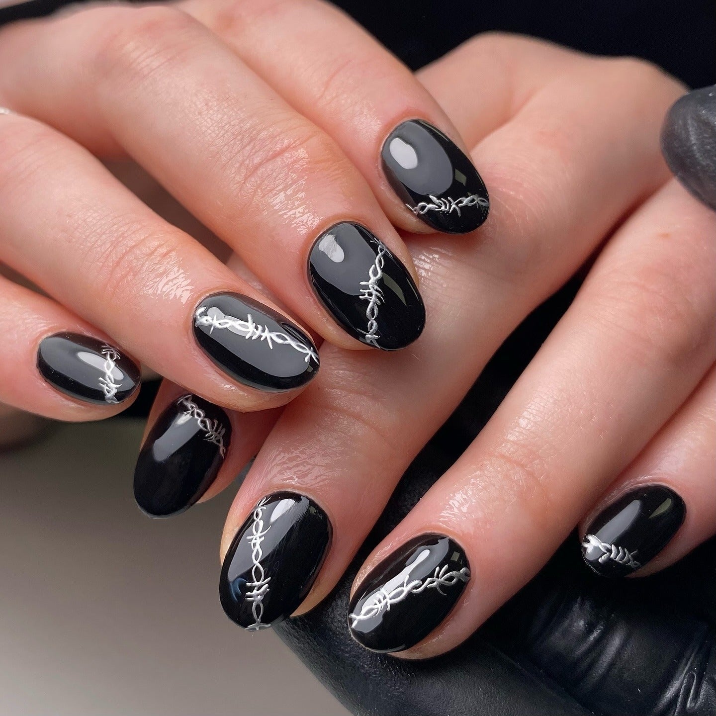 Shifting Cat-Eye Black Purple Blue Short Almond Nails — Trendy Short Black Nails