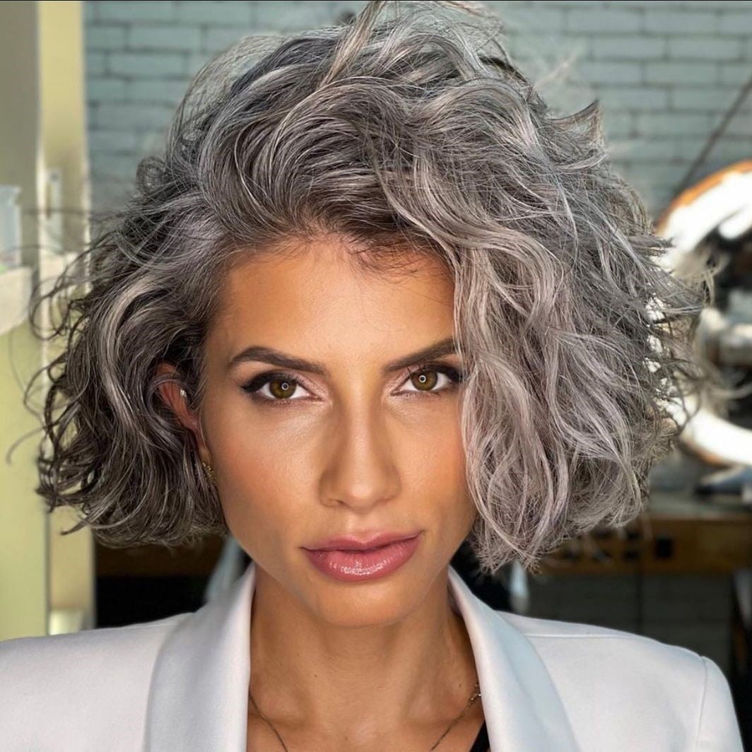 Collarbone Bob With Voluminous Gray Waves — Trendy Short Hair