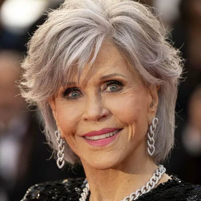 Chin Length Layered Bob With Voluminous Waves — Trendy Short Hair