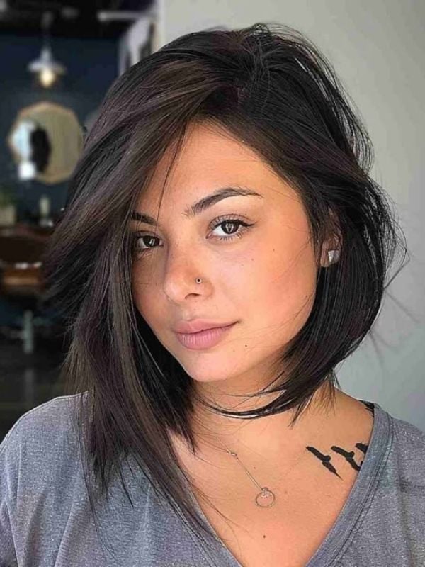 Collarbone Bob Wavy Side-Swept Bangs Collarbone Bob Wavy Side-Swept Bangs — Trendy Short Hair Hairstyles